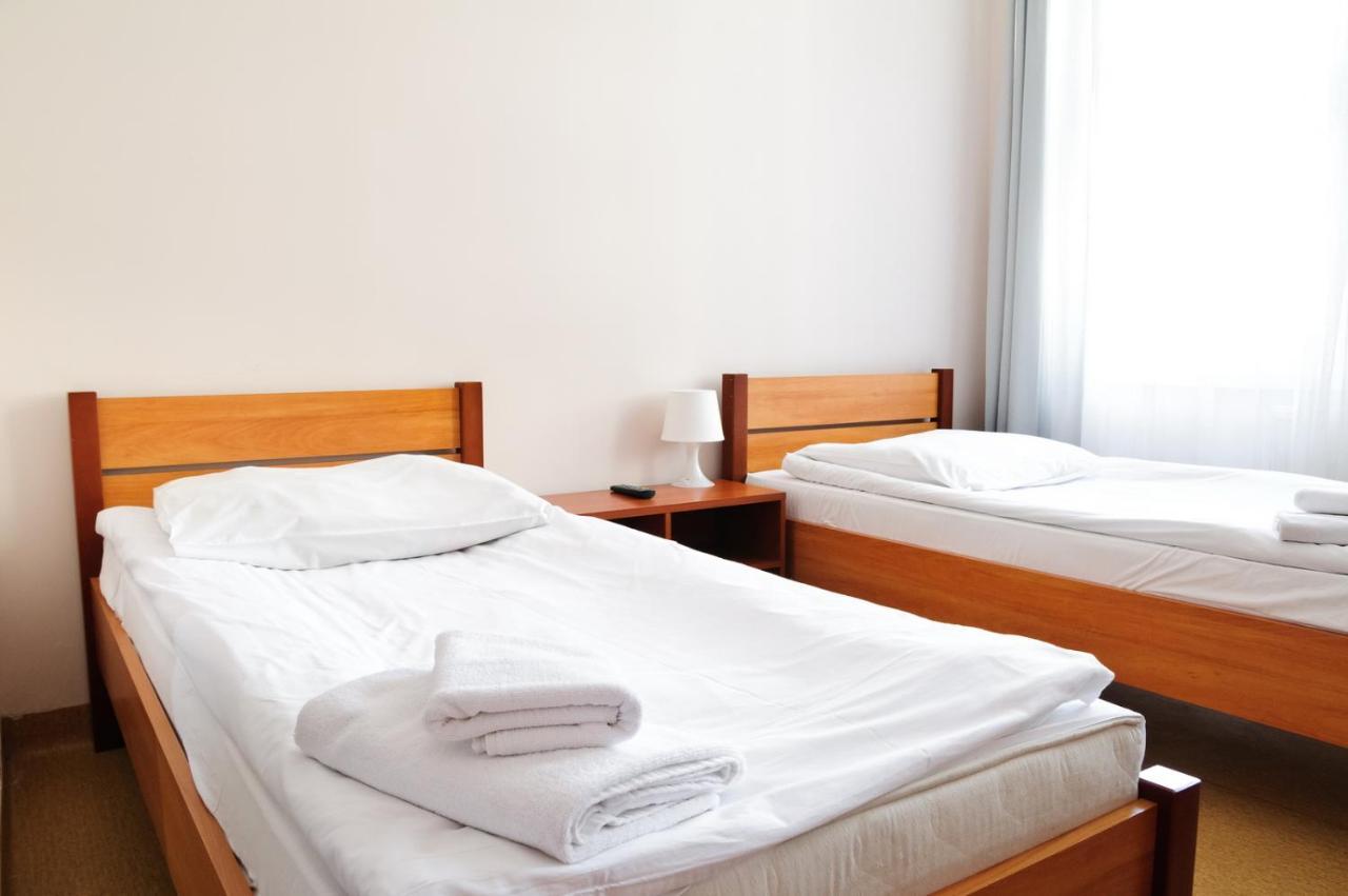 Baza Hotelowa Bobrowiecka 9 ワルシャワ エクステリア 写真