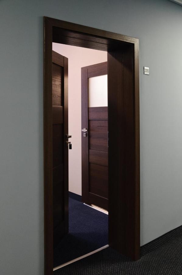 Baza Hotelowa Bobrowiecka 9 ワルシャワ エクステリア 写真