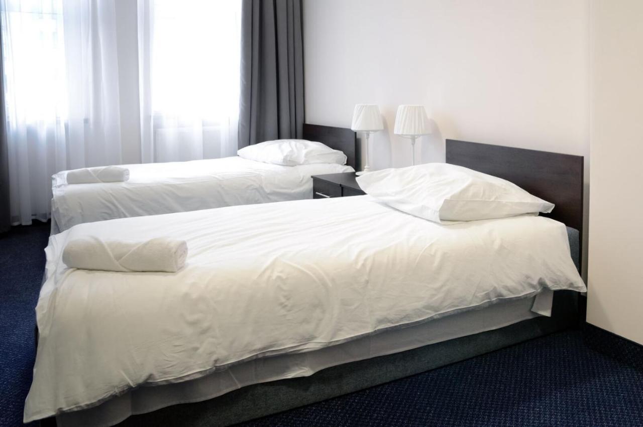 Baza Hotelowa Bobrowiecka 9 ワルシャワ エクステリア 写真